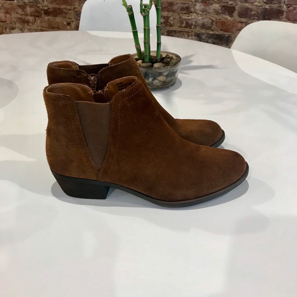 🥰KENSIE brown suede booties 🥰